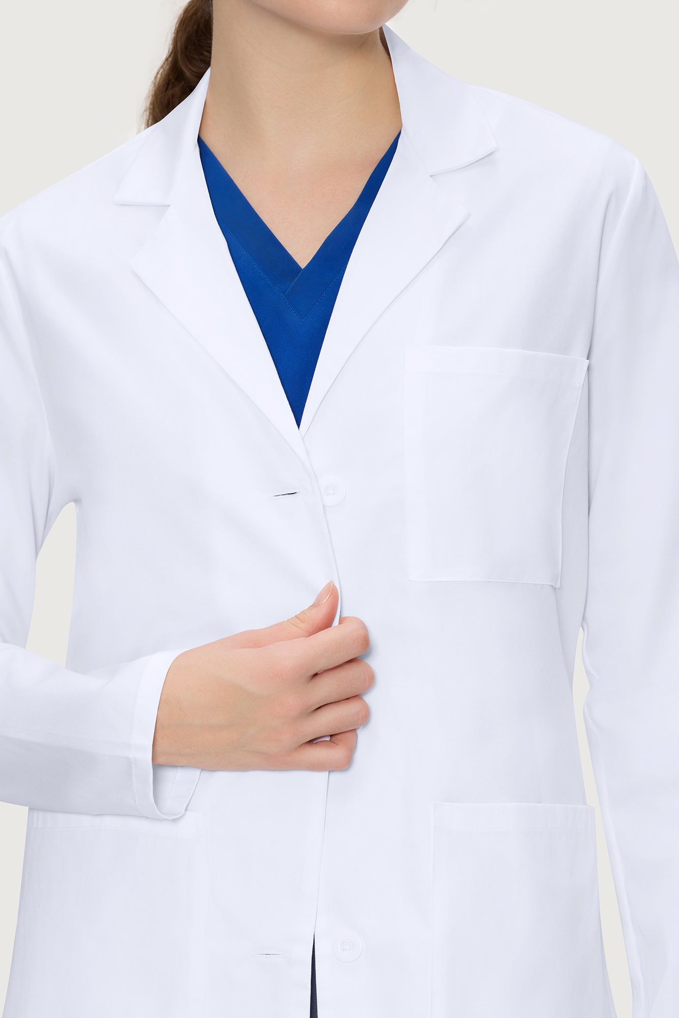 Lab Coat for Women with 3 Pockets, Professional White Women's Lab Coat Long Sleeve, Hip-Length Fit
